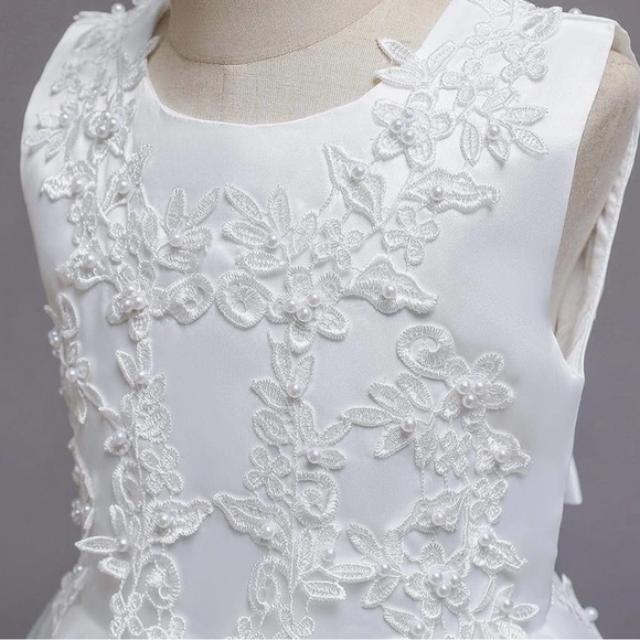 White Flower Girl or First Communion Dress - Picture 4 of 7
